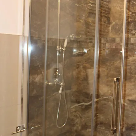 לינה וארוחת בוקר Palazzo Rochira 3*