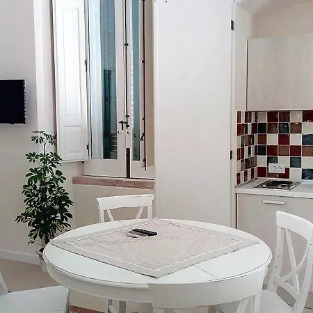 Palazzo Rochira 3* קסטלנטה